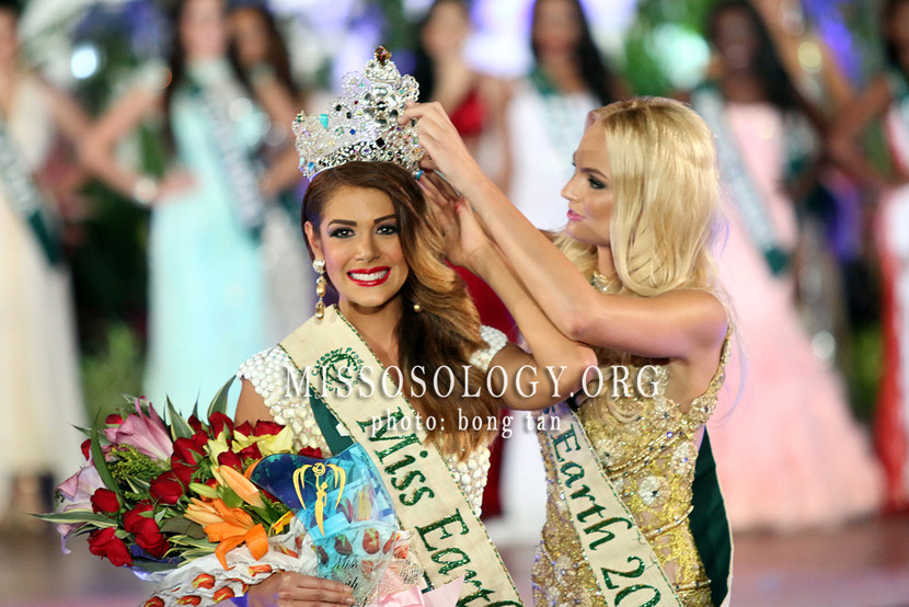 Chiêm ngưỡng vẻ đẹp nóng bỏng của tân Hoa hậu Trái đất 2013 ảnh 1