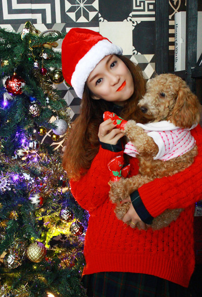 Đinh Hương hóa "bà già Noel" tặng khán giả "Jingle Bells" ảnh 2