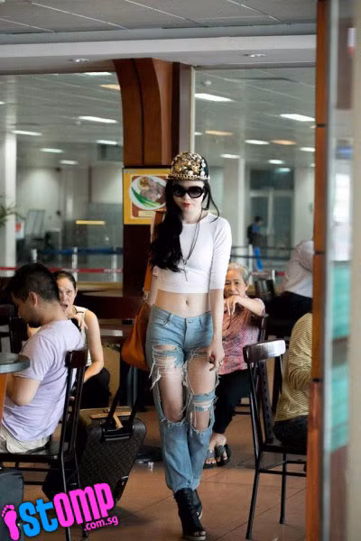 Những sao Việt "xấu xí" trên báo chí nước ngoài ảnh 1