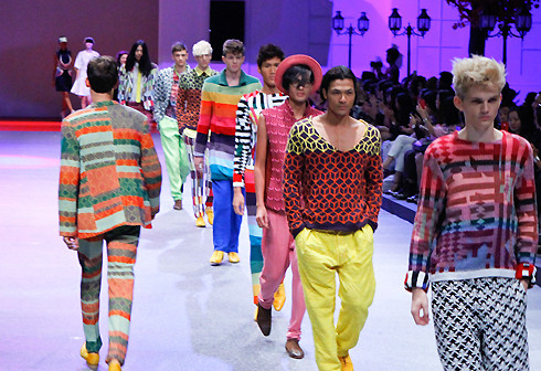 Thí sinh Top Model "đắt sô" tại Singapore ảnh 7