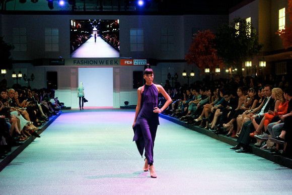 Thí sinh Top Model "đắt sô" tại Singapore ảnh 4