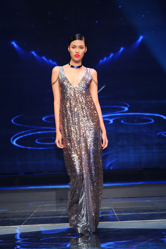 Nathan Lee ga-lăng khi tặng váy cho Hoa hậu Ngọc Hân ảnh 9