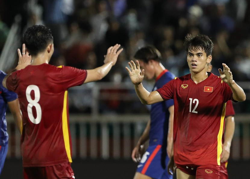 Khuất Văn Khang chỉ mất 8 phút để ghi bàn đầu tiên trong lần đầu khoác áo ĐT Việt Nam (Ảnh: VFF) Khuất Văn Khang chỉ mất 8 phút để ghi bàn đầu tiên trong lần đầu khoác áo ĐT Việt Nam (Ảnh: VFF)