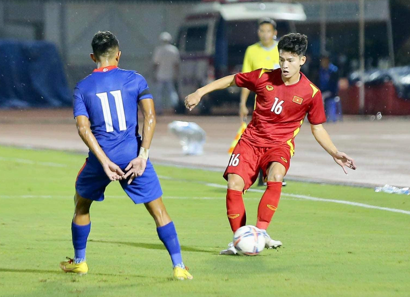 Phan Tuấn Tài chơi ổn định ở vị trí hậu vệ trái (Ảnh: Viettel) Phan Tuấn Tài chơi ổn định ở vị trí hậu vệ trái (Ảnh: Viettel)