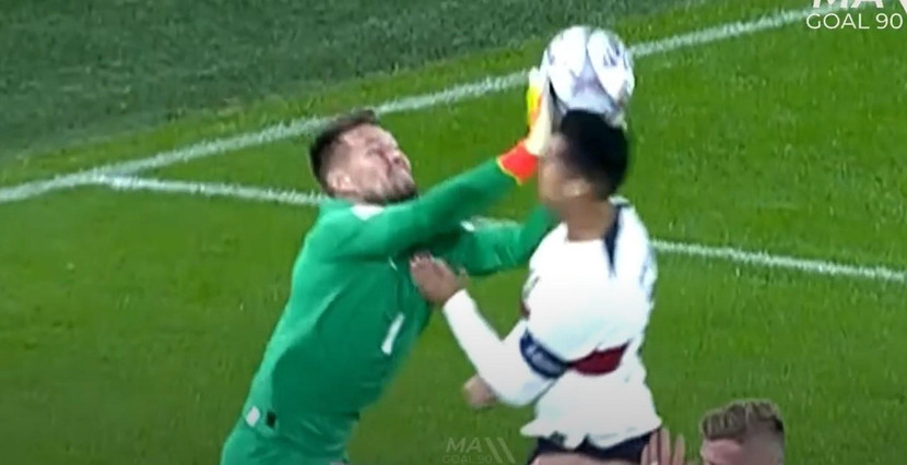 Tình huống va chạm dẫn đến chấn thương của Ronaldo