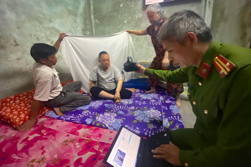 Công an các quận, huyện, thị xã bố trí các tổ thu nhận hồ sơ CCCD cố định tại trụ sở và cấp lưu động tại công an các xã, phường, thị trấn phục vụ nhân dân xuyên suốt trong 5 ngày nghỉ lễ Giỗ Tổ Hùng Vương, 30/4 và 1/5/2023.