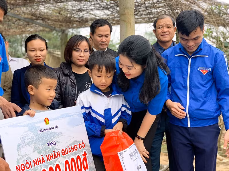 Tuổi trẻ Thủ đô đã trao 6,2 tỷ đồng đến với đồng bào chịu ảnh hưởng của lũ lụt