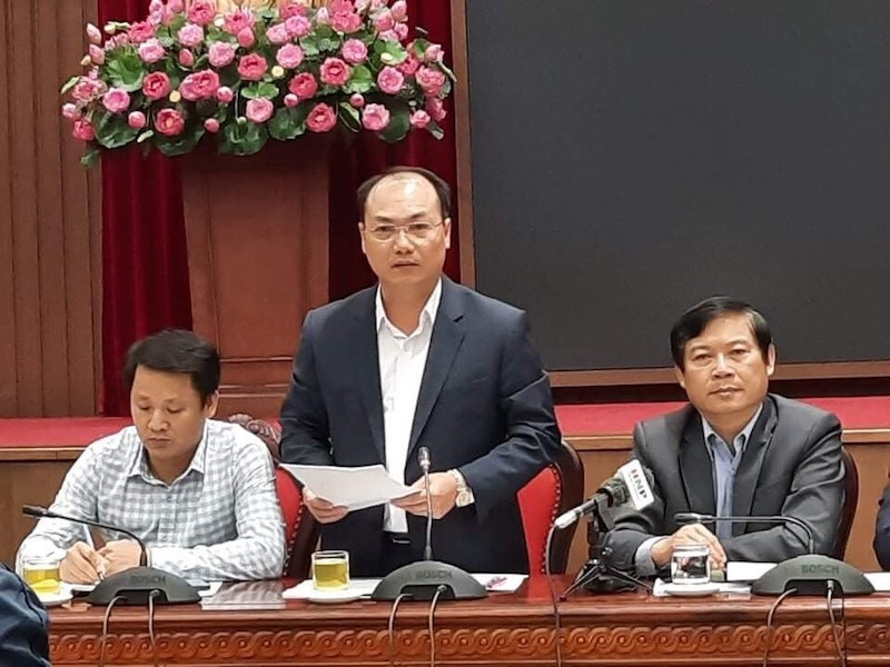 Phó Chủ tịch UBND huyện Đông Anh Nguyễn Anh Dũng thông tin tại hội nghị