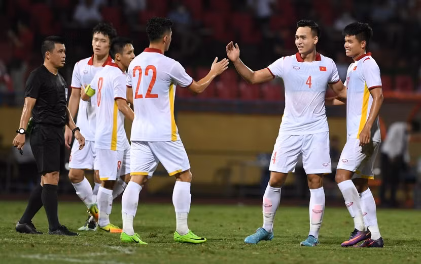... và giành chiến thắng 1-0 trên sân Hàng Đẫy