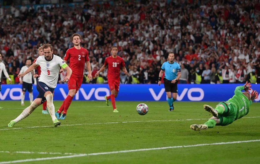 Harry Kane mất 2 cú dứt điểm để đưa Anh vươn lên dẫn 2-1