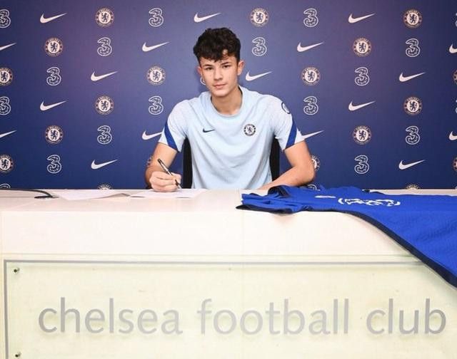 Jude Soonsup-Bell ký hợp đồng với Chelsea