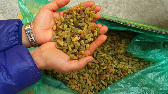 Phát hiện hơn 2 tấn nho sấy khô "bẩn" ảnh 3