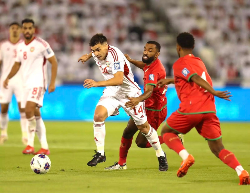 UAE (trắng) tiến gần World Cup 2026 với đội hình 20 cầu thủ nhập tịch
