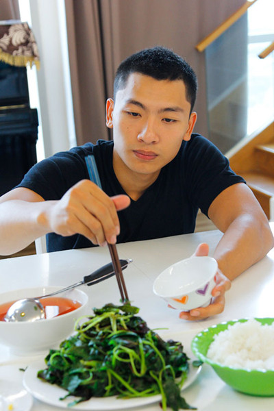 Thí sinh Next top ăn uống "kham khổ", tập luyện điên đảo để giữ dáng ảnh 4