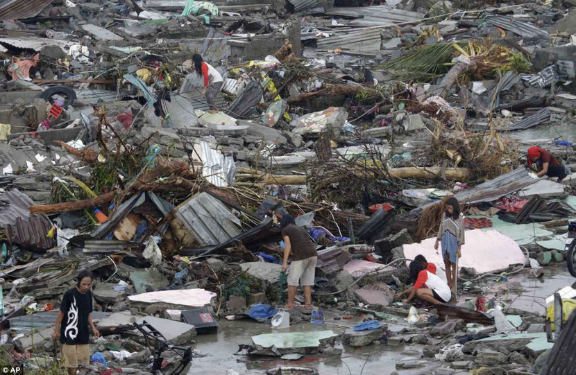Philippines: Cảnh tượng kinh hoàng sau bão Haiyan ảnh 6