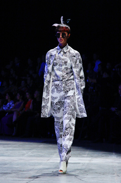 Dàn "chân dài" Việt quyến rũ trong trang phục họa tiết cánh bướm ảnh 6