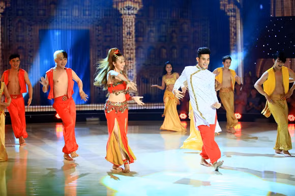 Ngồi ghế nóng, Hà Hồ bị "hỏi xoáy" chuyện "chồng thấp, vợ cao" ảnh 4