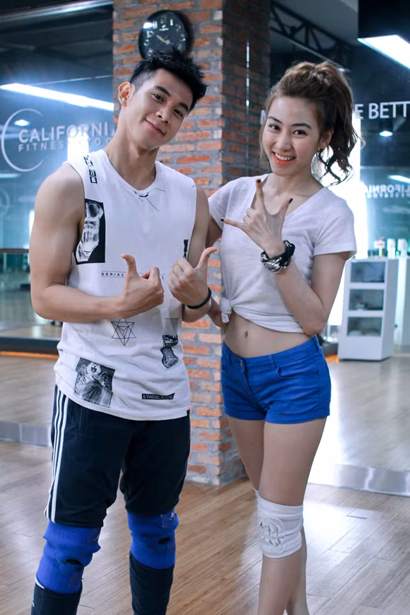 Ngân Khánh tự tin khoe nhan sắc "dao kéo" bên Hồ Vĩnh Khoa ảnh 2