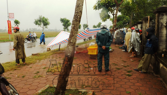 Bị xe tải đông lạnh tông, một phụ nữ đi bán rau chết thảm ảnh 1