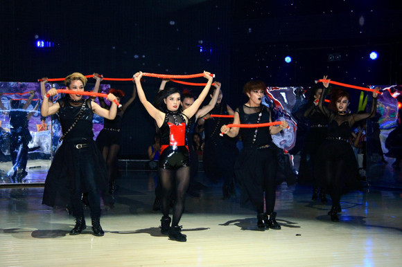 Ngồi ghế nóng, Hà Hồ bị "hỏi xoáy" chuyện "chồng thấp, vợ cao" ảnh 6