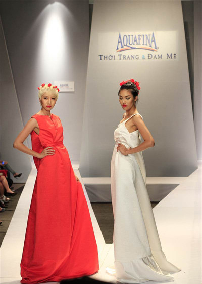 Ngọc Quyên, Minh Triệu gây ấn tượng với váy xuyên thấu ảnh 8