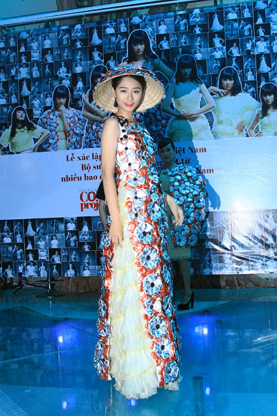Trà My diện trang phục BCS, xác lập kỷ lục Guinness Việt Nam ảnh 6