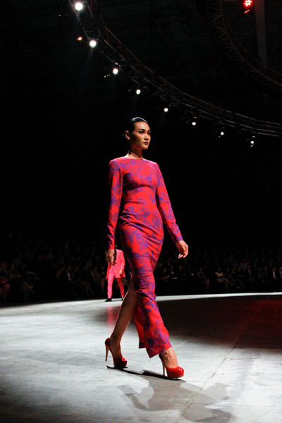 Dàn "chân dài" Việt quyến rũ trong trang phục họa tiết cánh bướm ảnh 8