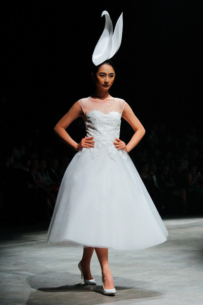 Dàn "chân dài" Việt quyến rũ trong trang phục họa tiết cánh bướm ảnh 12