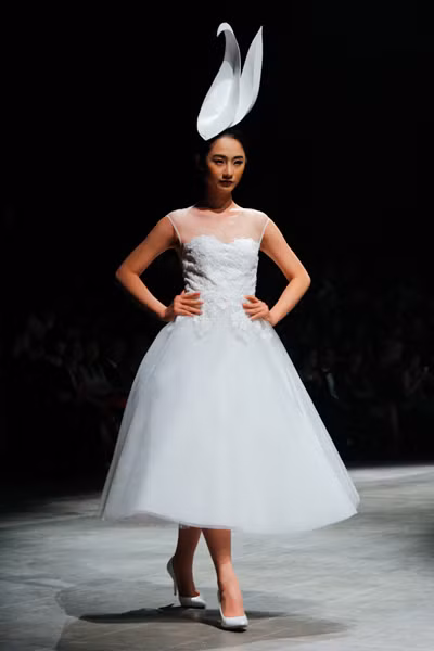 Dàn "chân dài" Việt quyến rũ trong trang phục họa tiết cánh bướm ảnh 12