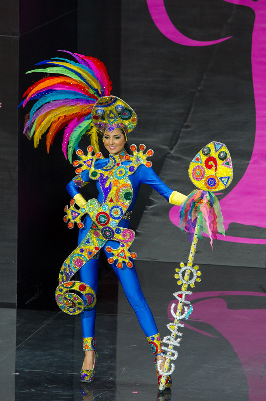 Việt Nam lọt Top10 trang phục dân tộc đẹp nhất Hoa hậu Hoàn Vũ 2013 ảnh 11