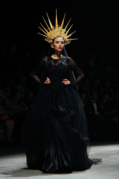 Dàn "chân dài" Việt quyến rũ trong trang phục họa tiết cánh bướm ảnh 11