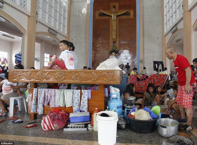 Philippines: Cảnh tượng kinh hoàng sau bão Haiyan ảnh 22