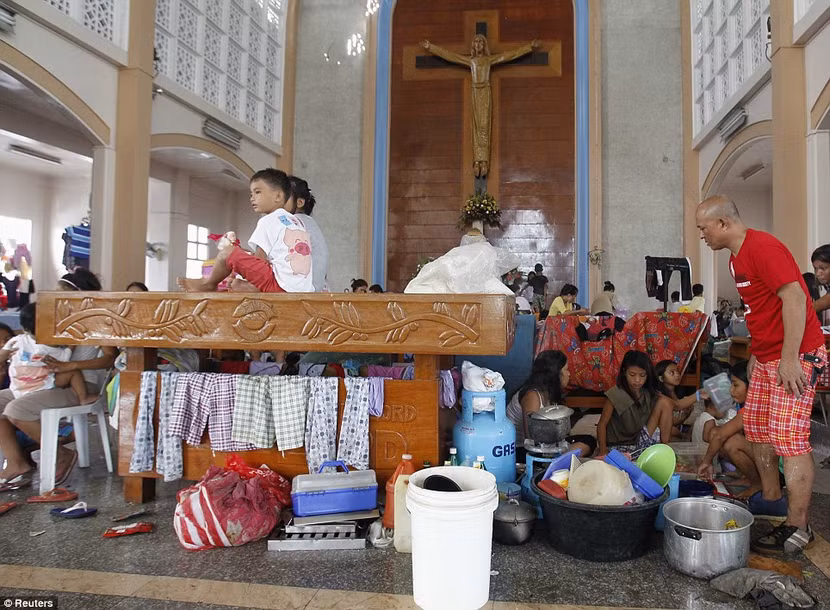 Philippines: Cảnh tượng kinh hoàng sau bão Haiyan ảnh 22
