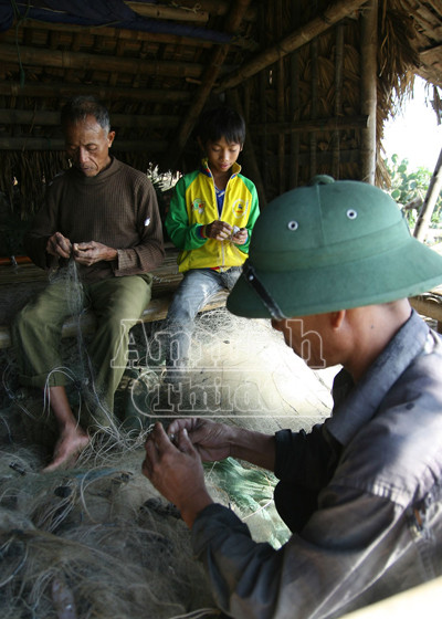 Sóng gió mưu sinh của những người bám biển ảnh 9