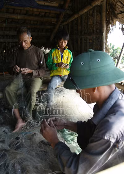 Sóng gió mưu sinh của những người bám biển ảnh 9