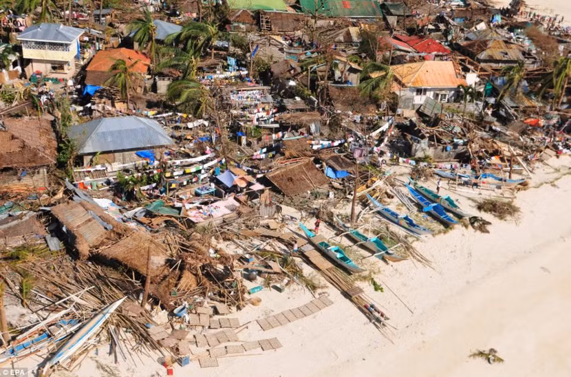 Philippines: Cảnh tượng kinh hoàng sau bão Haiyan ảnh 5
