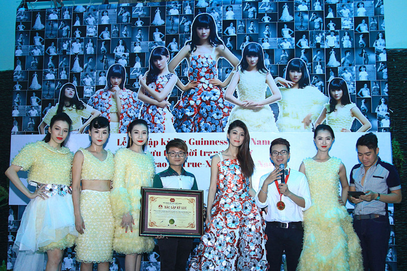 Trà My diện trang phục BCS, xác lập kỷ lục Guinness Việt Nam ảnh 2