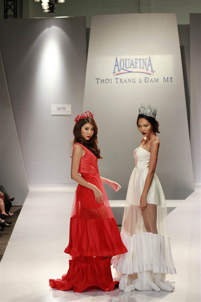 Ngọc Quyên, Minh Triệu gây ấn tượng với váy xuyên thấu ảnh 2