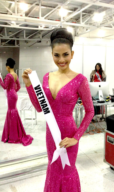 Trương Thị May quyến rũ trong những chiếc đầm dạ hội ảnh 3