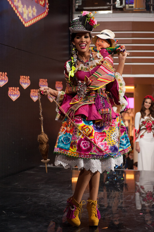 Việt Nam lọt Top10 trang phục dân tộc đẹp nhất Hoa hậu Hoàn Vũ 2013 ảnh 10