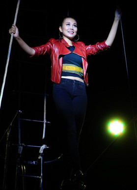 Thanh Hằng đu mình trên dây để dạy thí sinh, Đỗ Mạnh Cường lo lắng ảnh 2