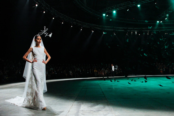 Dàn "chân dài" Việt quyến rũ trong trang phục họa tiết cánh bướm ảnh 14