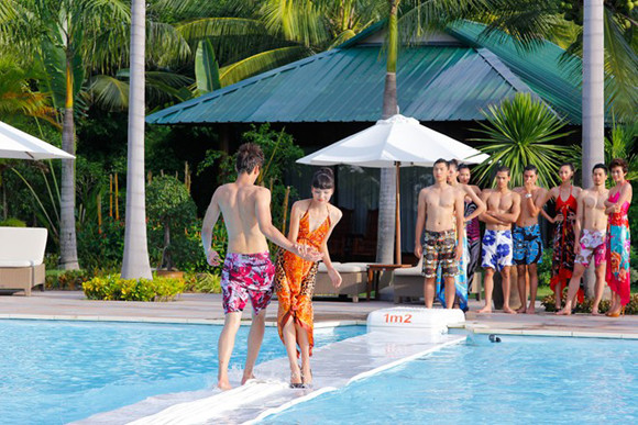 Ra đề "oái ăm", Thanh Hằng phì cười nhìn thí sinh ngã xiêu vẹo ảnh 4