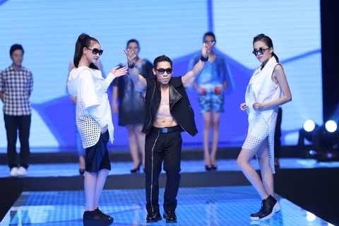Độc đáo màn catwalk của Phạm Văn Mách, Hiếu Hiền ảnh 2