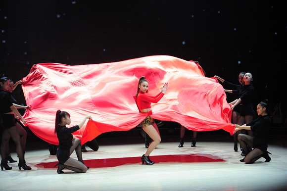 Yến Trang, Trà My Idol diện quần ngắn cũn, nhảy bốc lửa ảnh 10