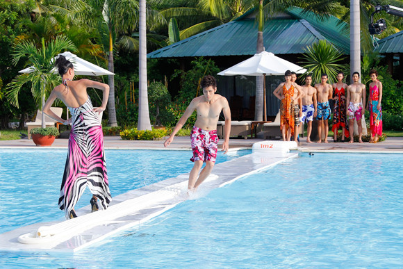 Ra đề "oái ăm", Thanh Hằng phì cười nhìn thí sinh ngã xiêu vẹo ảnh 3