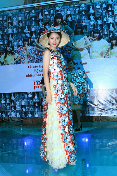 Trà My diện trang phục BCS, xác lập kỷ lục Guinness Việt Nam ảnh 6