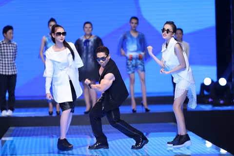 Độc đáo màn catwalk của Phạm Văn Mách, Hiếu Hiền ảnh 3