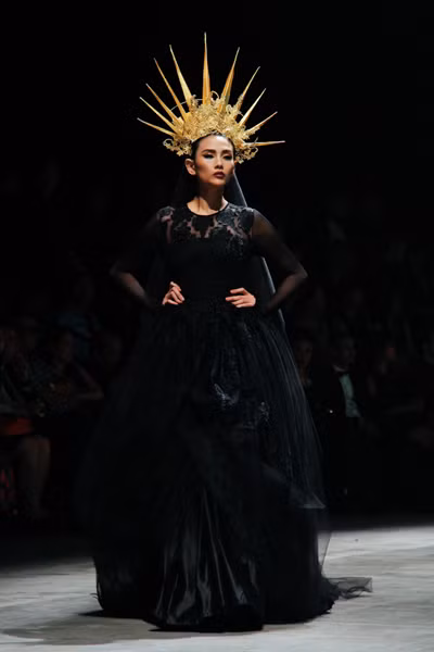 Dàn "chân dài" Việt quyến rũ trong trang phục họa tiết cánh bướm ảnh 11