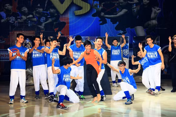 Ngồi ghế nóng, Hà Hồ bị "hỏi xoáy" chuyện "chồng thấp, vợ cao" ảnh 7